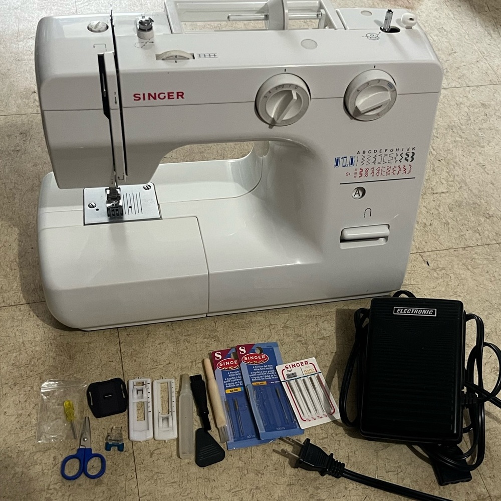 Singer Portable Electric Sewing Machine model 1120 40 stitches